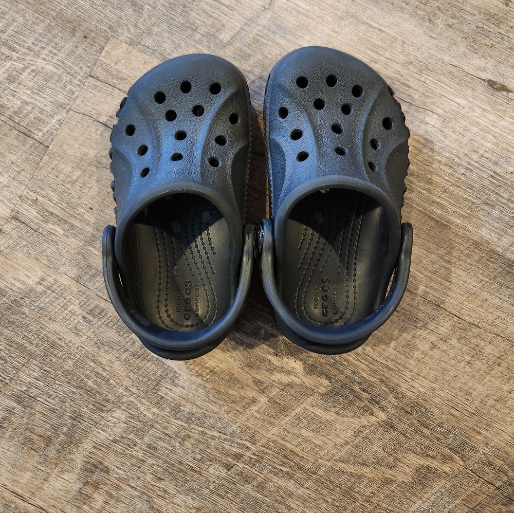 Toddler CROCS size 7
